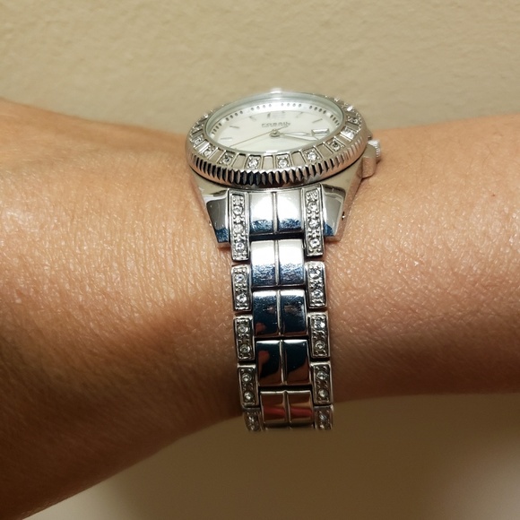 Beautiful Watch - Picture 2 of 3